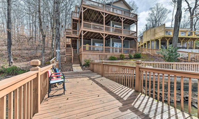 Southmont Casa | Lakefront Lexington House w/ Spacious Deck!