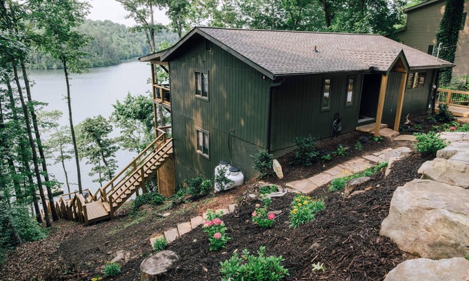 Unaka Casa | Lakefront Living- Completely remodeled 3 BR/3.5 BA on water with dock.