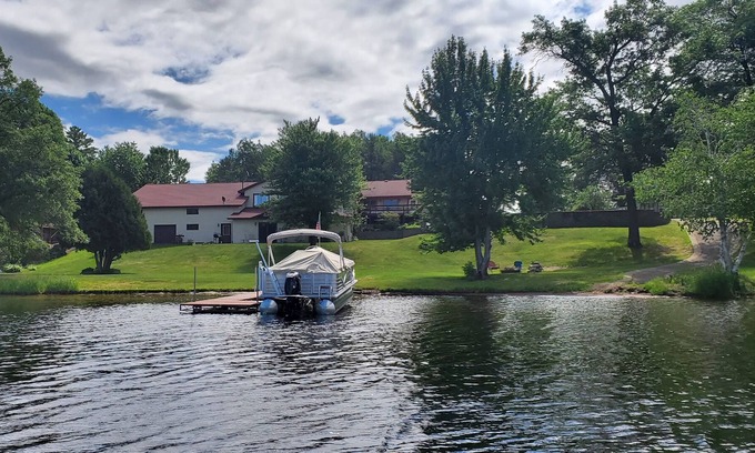 Siren Cabina | Estilo de vida de vacaciones frente al lago!