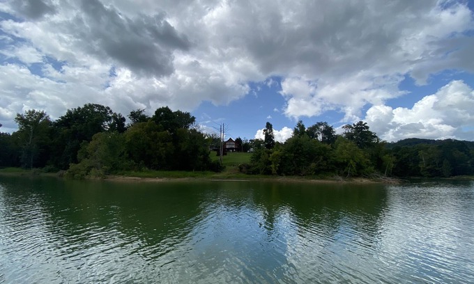 Bean Station Casa | Lakefront log cabin on stunning Cherokee Lake!!