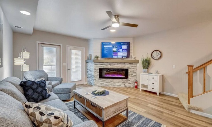 Lake Delton Condominio | Lakefront Luxury 212 · Lakefront Luxury for Families or Couples