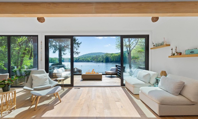 Oakland Casa | Lakefront luxurious retreat