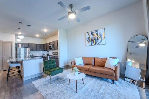 Lewisville Apartamento | Lakefront Luxury King 1BR