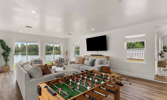 Country Club Estates Casa | Lakefront Luxury Rental