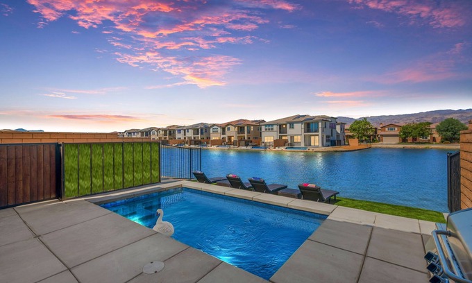 Terra Lago Villa | Lakefront Luxury Villa 4 bedroom+loft with Pool