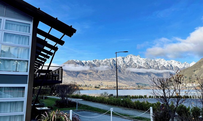 Frankton Casa | Lakefront Marina Apartment