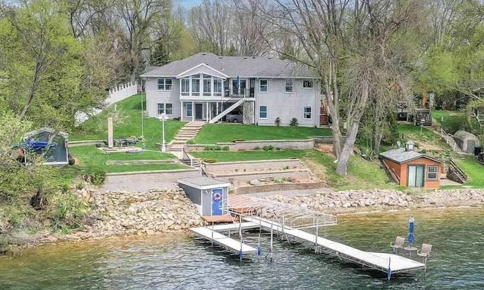 Elysian Township Casa | Lakefront Oasis; 6bdrm, Game Room, Sun Room- lake days and family memories!