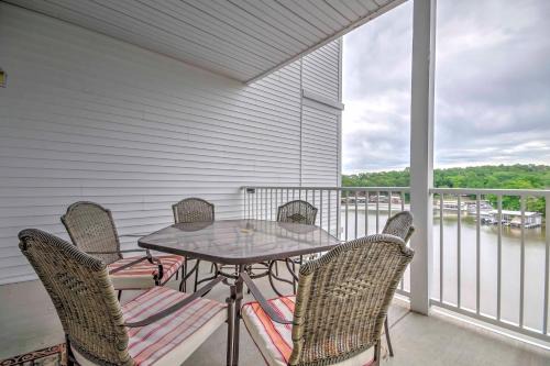Osage Beach Apartamento | Lakefront Osage Beach Condo Dock Your Boat Here!