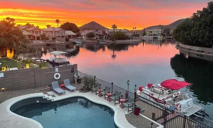 Arrowhead Lakes Casa | Impresionantes vistas a la montaña con piscina y barco en Arrowhead Lakes.