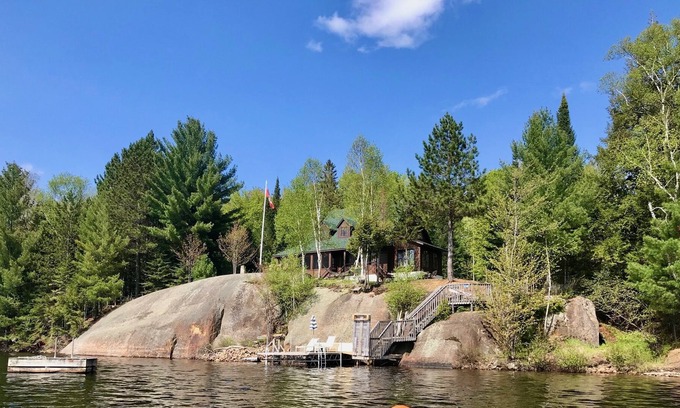 Lac-Tremblant-Nord Cabaña | Lakefront property on Lac Tremblant Nord
