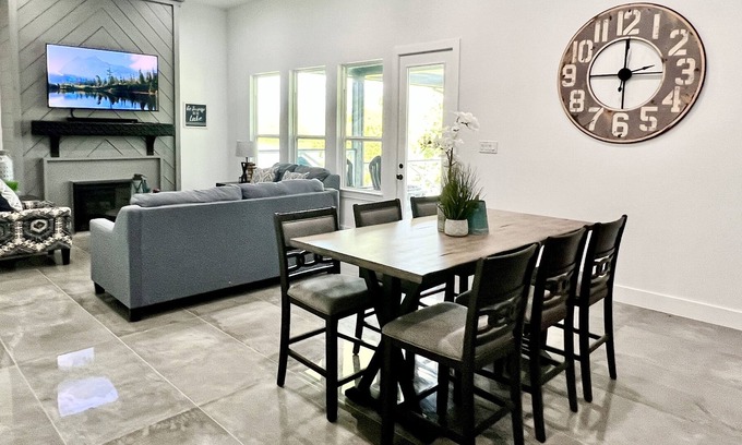 Trinity Casa | Lakefront property located in a private golf course community