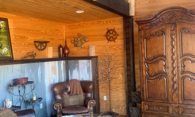 Louisville Cabina | Lakefront Property on the Beautiful TN River