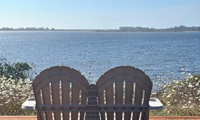 Crescent City Casa | Lakefront Ranch with Hot Tub and WiFi in Crescent City