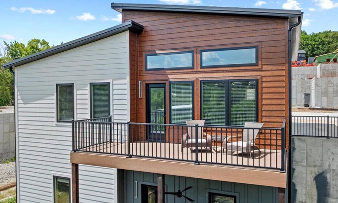 Kimberling City Casa | Lakefront Retreat | 2 Living Areas, Pool, & Views