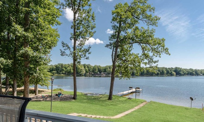 Pullman Casa | Lakefront Retreat in a Serene Country Setting