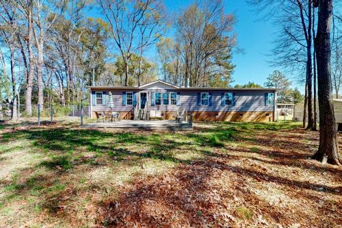 Saluda Casa | Lakefront Retreat