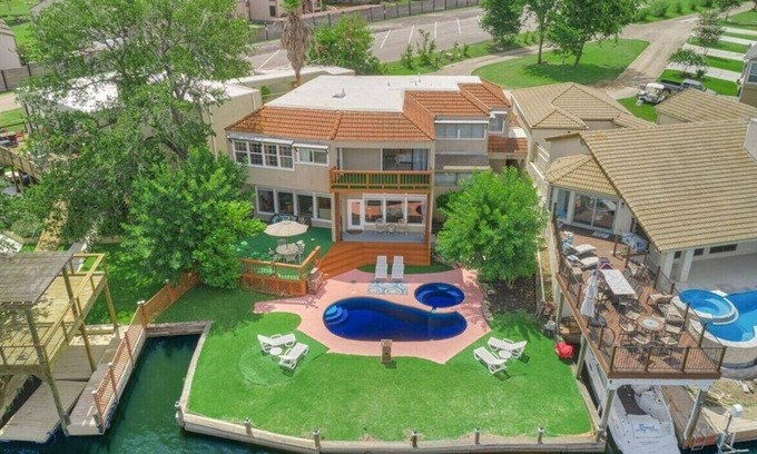April Sound Casa | Lakefront Retreat with Pool, Spa, Golf, Fishing, Boat slip, Kayaks & Marina