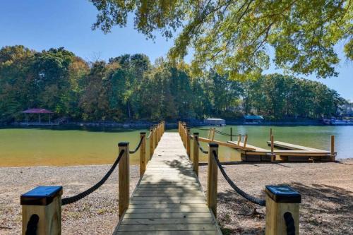 Mount Mourne Casa | Lakefront Retreat with Dock and Pool