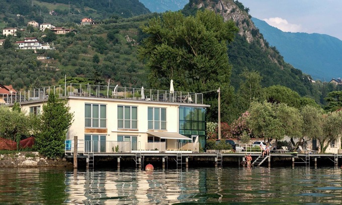 Marone Apartamento | Retiro frente al lago con jardín