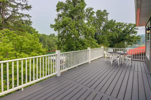 Clairfield Casa | Lakefront Sharps Chapel Retreat with Boat Dock!