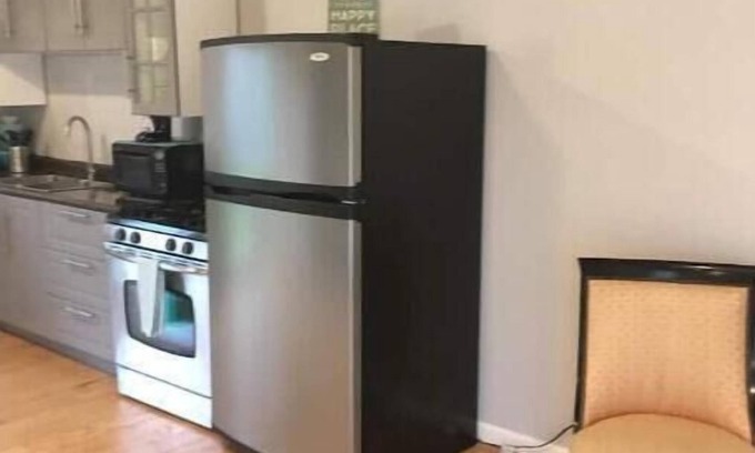 Lakewood Apartamento | Lakefront Studio with hardwood floors, pebble beach, and fire pit for memories!