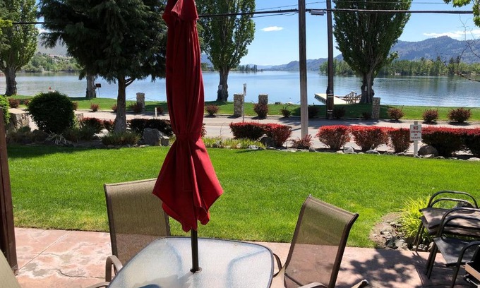 Okanagan-Similkameen Casa | Lakefront Townhouse Family Complex, Popular Wine Country and the Best Golfing
