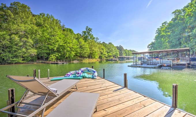 Townville Casa | Lakefront Townville Gem w/ Boat Dock & Kayaks
