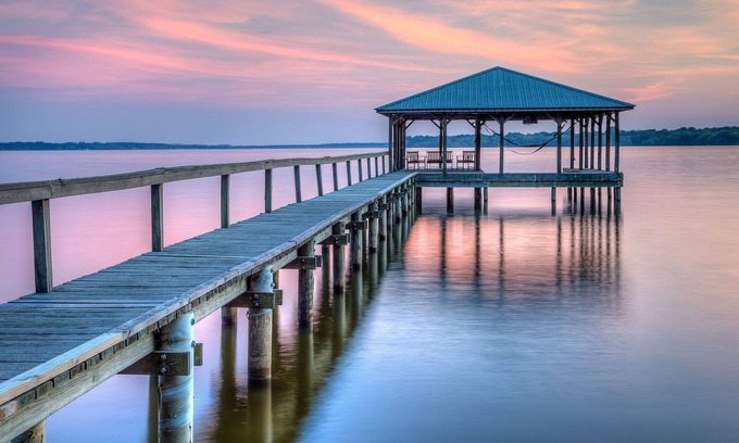 Cherokee County Casa | Lakefront updated home on Lake Palestine near Tyler TX