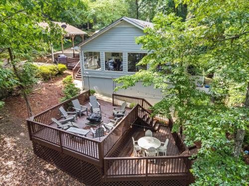 Toccoa Casa | Lakefront with Dock and Hot Tub!