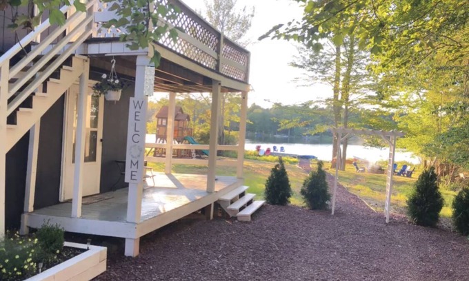 Tobyhanna Cabaña | Lakefront with PRIVATE hot tub- Near All Attractions