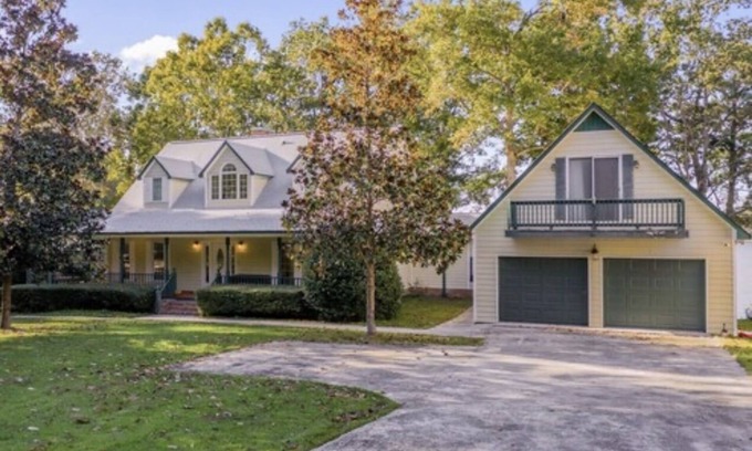 Jasper Casa | LAKEFRONT-YEAR ROUND WATER- FEW STAIRS TO WATER! Boat slip!