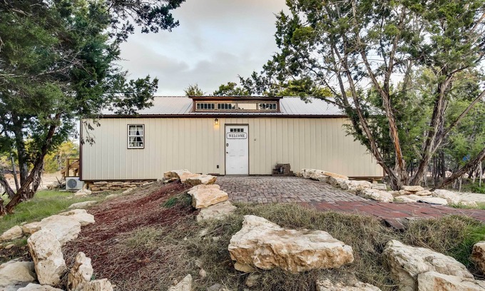 Lakehills Cabina | Lakehills Cabin with Fire Pit, Near Medina Lake!