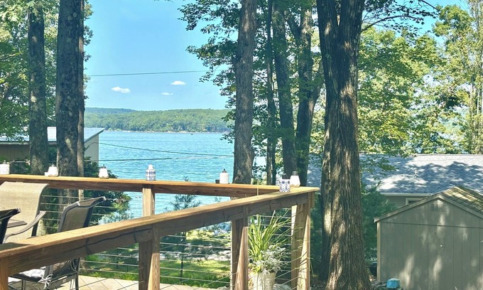 Paupack Casa | Lakehouse Family Getaway – Modern Comfort on Lake Wallenpaupack with Boat Slip