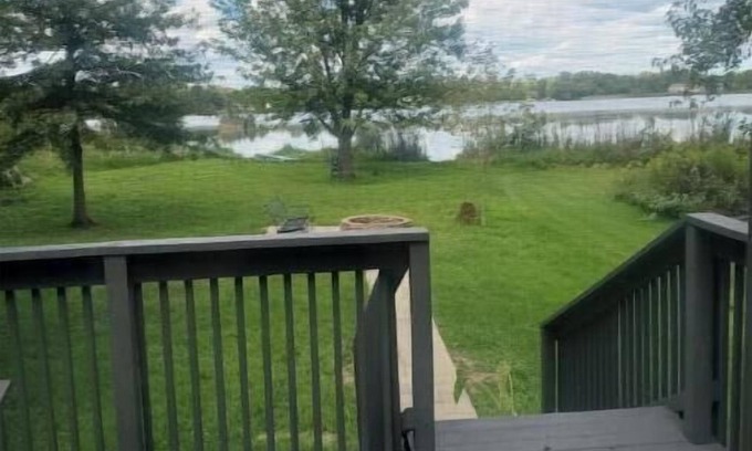 Port Barrington Cabaña | Lakehouse Getaway