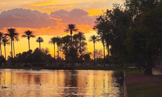 Litchfield Park Casa | Lakehouse in Old Litchfield Park