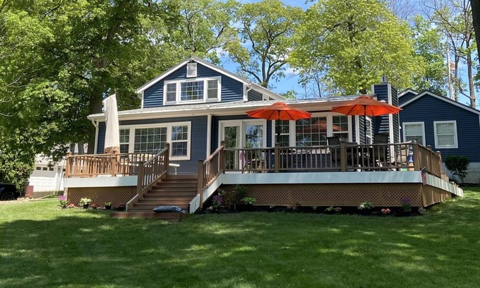 Stroh Cabaña | Lakehouse on beautiful Big Long Lake