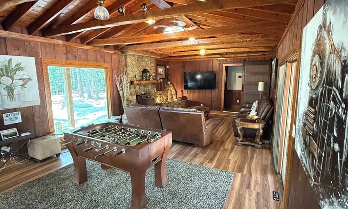 Cliftondale Cabina | Cabin With Lake on 10Acres Outside Atl Where Friends & Family Meet Nature