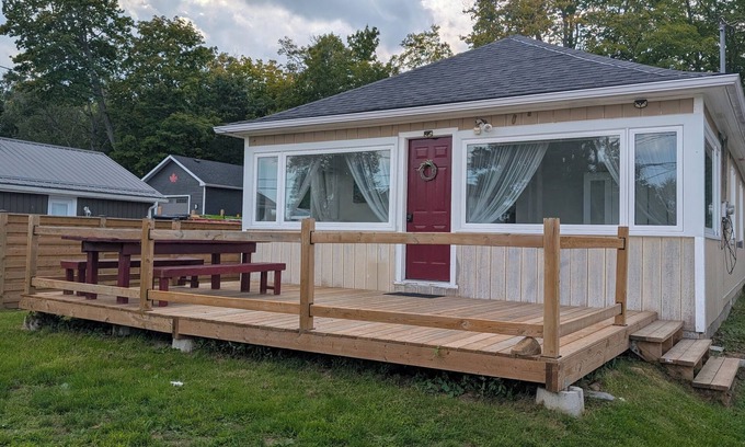 Innisfil Cabaña | Lakehouse Peaceful Cottage Modern Retreat - Pet Friendly!