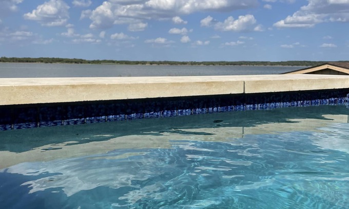 Kemp Casa | Lakehouse with Pool and Steam Room