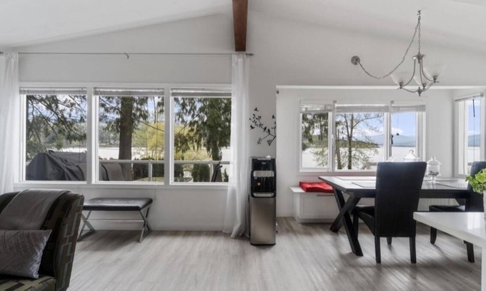 Blind Bay Casa | Lakehouse with Private Beach