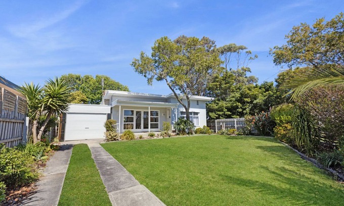 Lakes Entrance Casa | Lakes Entrance Beach House - Just a stone’s throw away from the foreshore