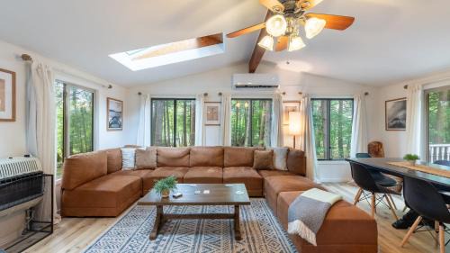 Blakeslee Casa | Lakeshore Oasis by AvantStay Private Beach Views Hot Tub Volleyball