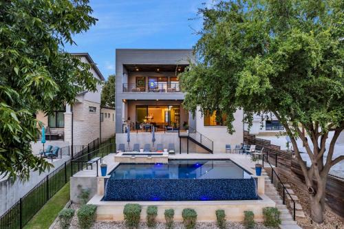 Kingsland Casa | Lakeshore Retreat with Concierge Services