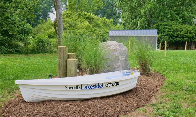 Lake Norman of Catawba Villa | Lakeside Family Cottage - Walk To Lake & Marina, Grill + Firestone, Private Deck! 20% OFF DISCOUNT!