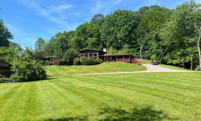 Franklin Cabina | Lakeside 2 bedroom suite in Nature Retreat LL23