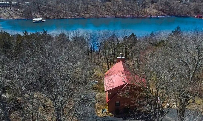 Golden Casa | Lakeside Beautiful Cabin with Loft & Balls