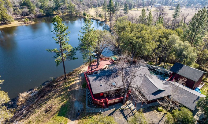 Oakhurst Casa | Lakeside Beauty Resort - Fishing, Pool/Spa, 6bdrm, near Yosemite
