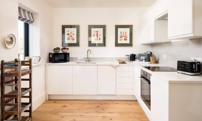 Capheaton Cabaña | Lakeside Cottage, Edward in Capheaton, Northumberland - sleeping 2 guests in one bedrooms