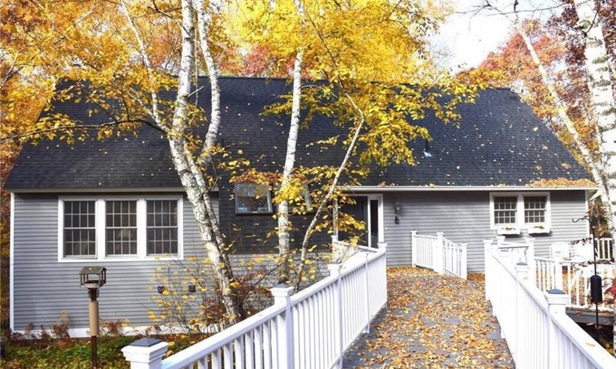 Pequot Lakes Cabaña | Lakeside Cottage + Modern Luxuries- 2 minutes to Nisswa!