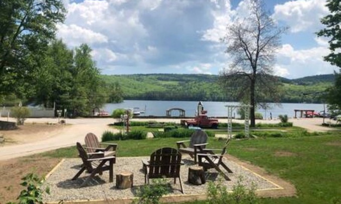 Ashland Cabaña | Lakeside Cottage with Kitchen